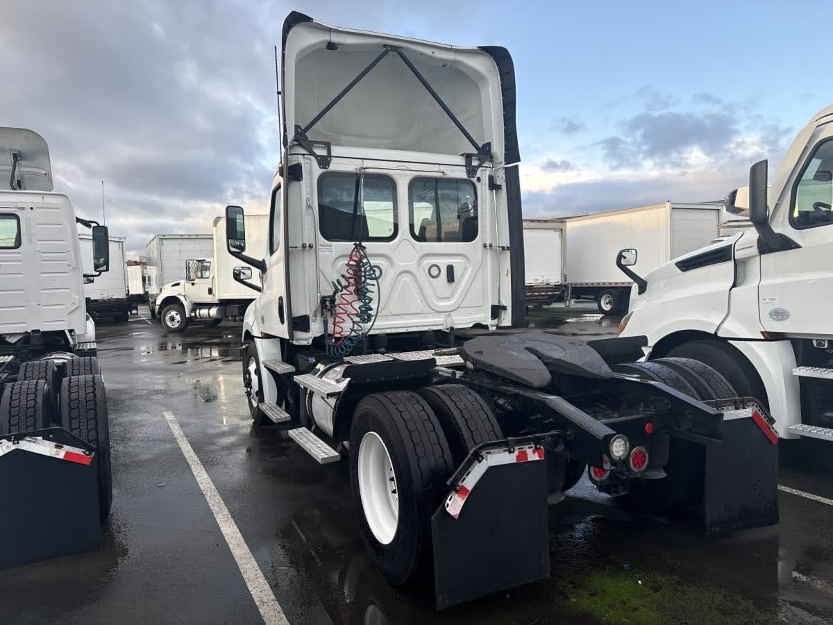 2019 Freightliner/Mercedes NEW CASCADIA 126 803316
