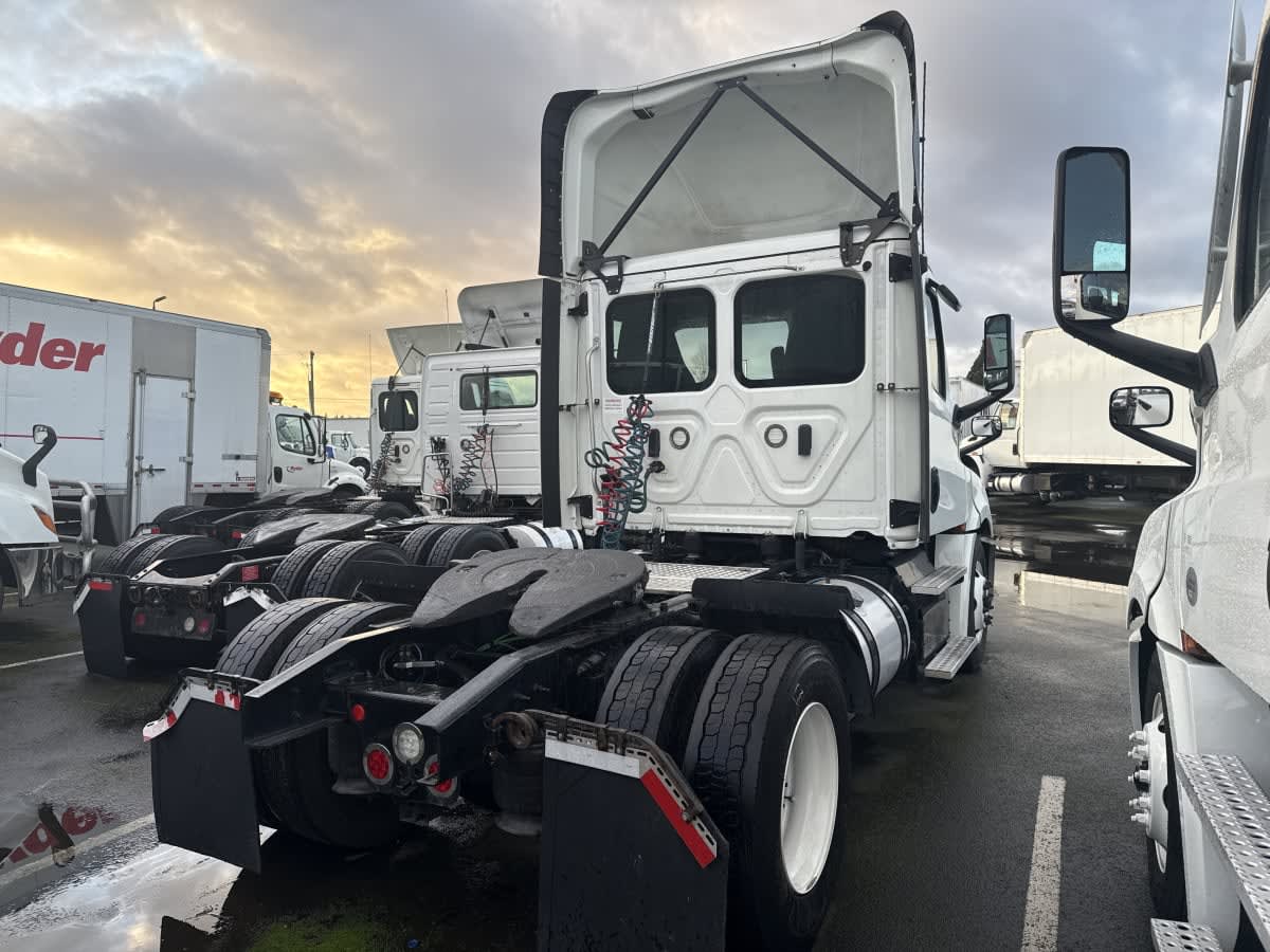 2019 Freightliner/Mercedes NEW CASCADIA 126 803316