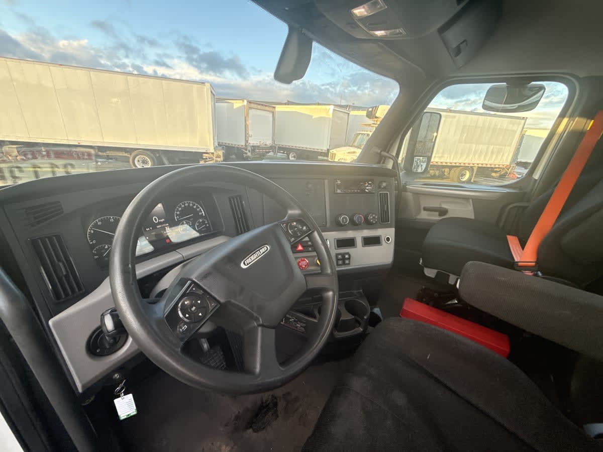 2019 Freightliner/Mercedes NEW CASCADIA 126 803316