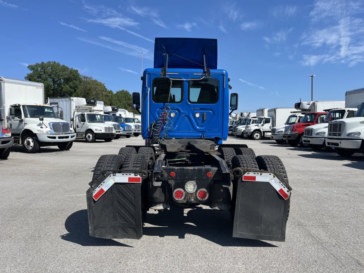 2019 Freightliner Cascadia in Beltsville, MD — photo 5