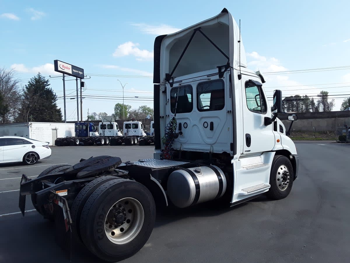 2019 Freightliner - image 4
