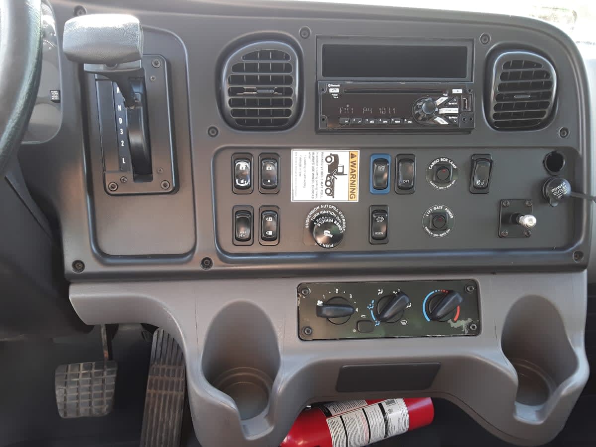 2018 Freightliner M2 106 803513