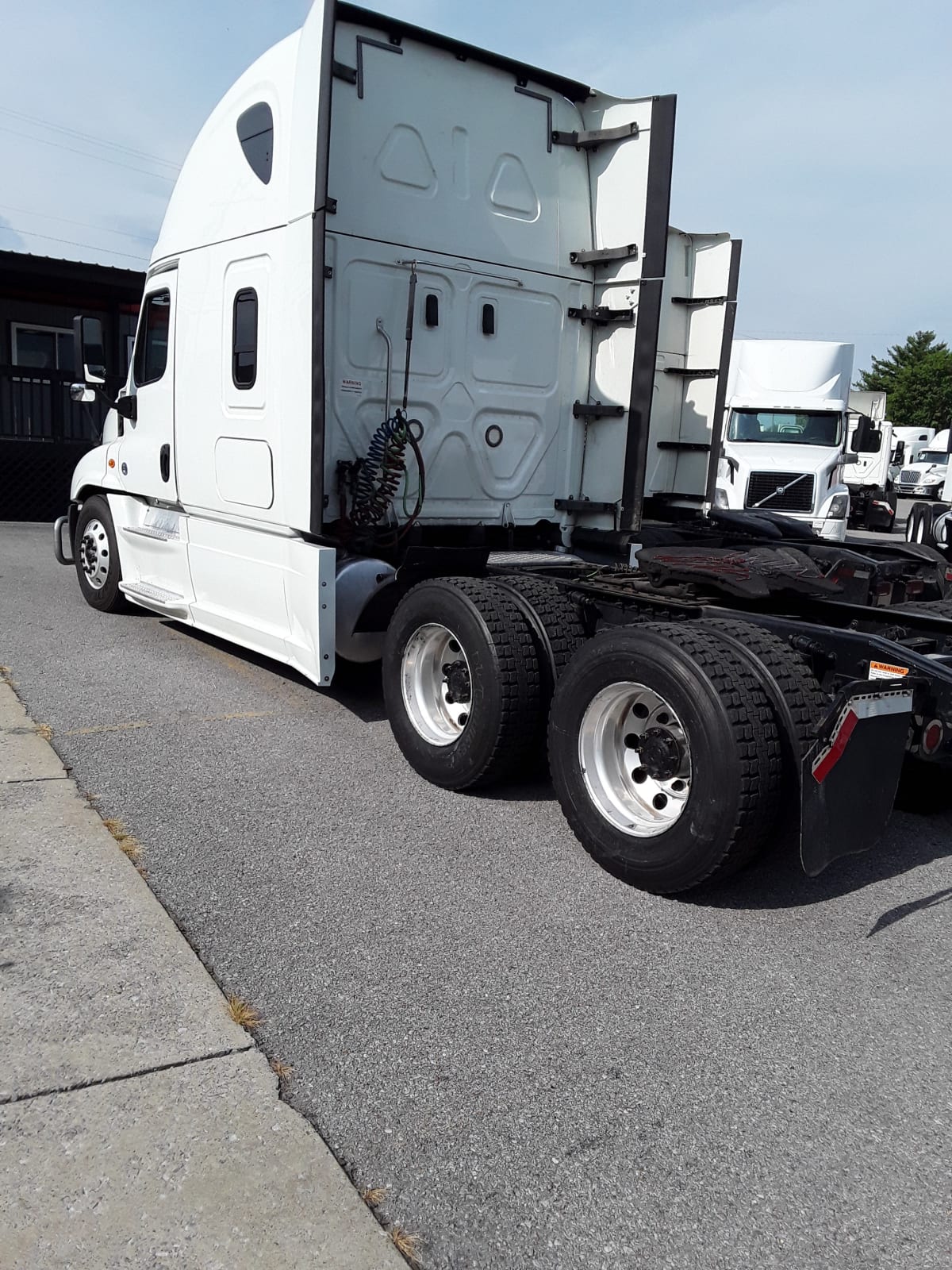 2019 Freightliner/Mercedes CASCADIA 125 803775