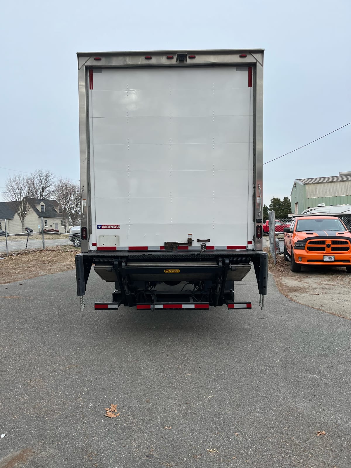 2019 Freightliner/Mercedes M2 106 803825