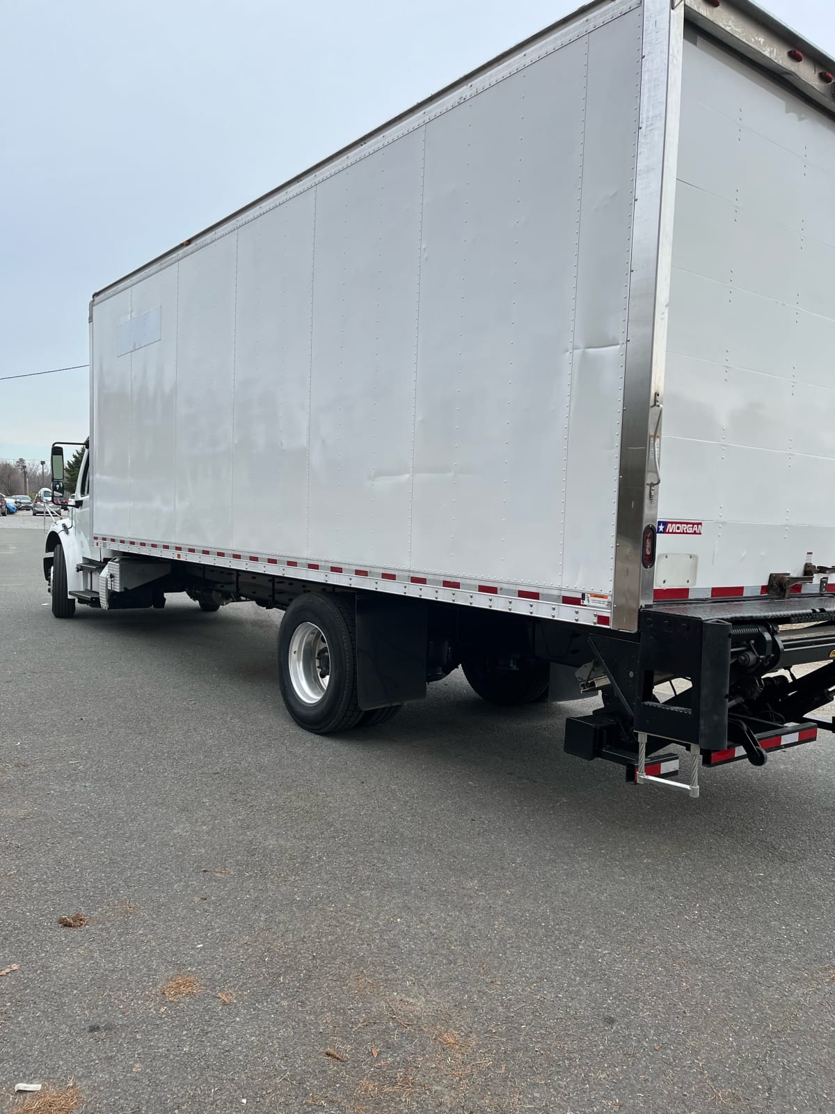 2019 Freightliner/Mercedes M2 106 803825