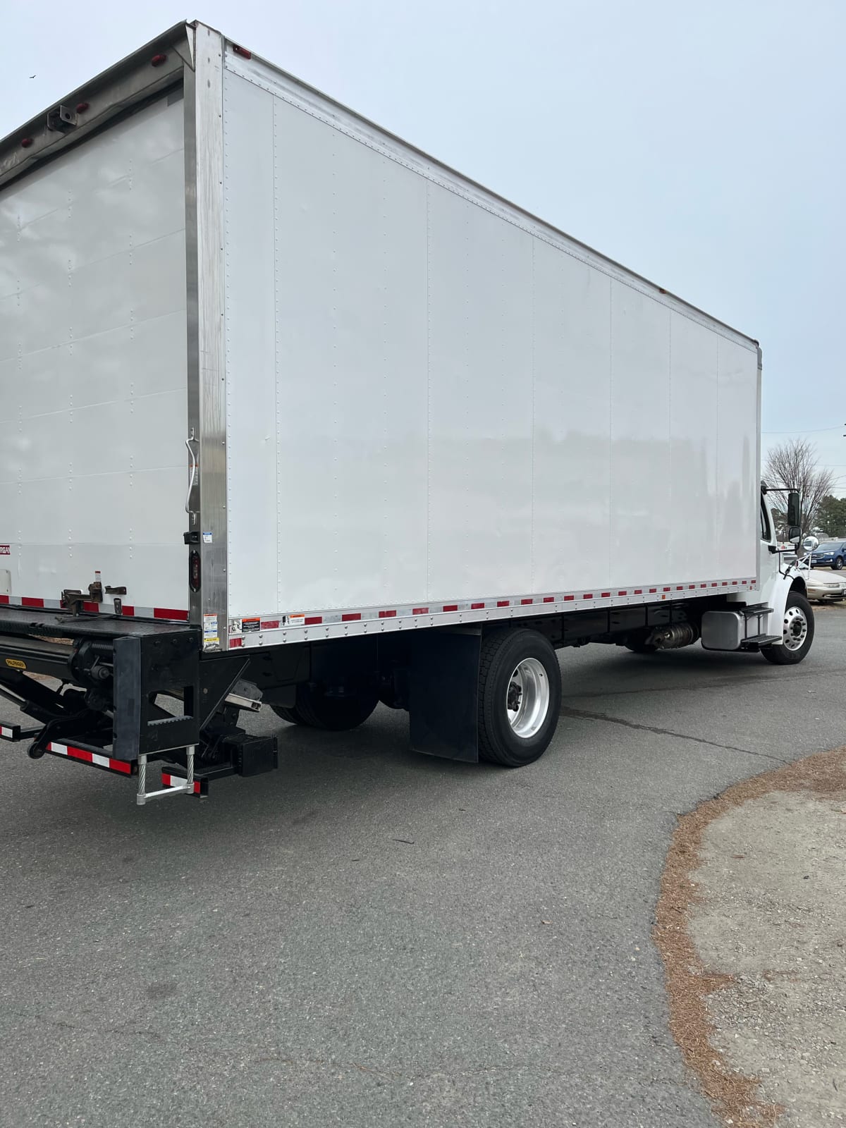 2019 Freightliner/Mercedes M2 106 803825