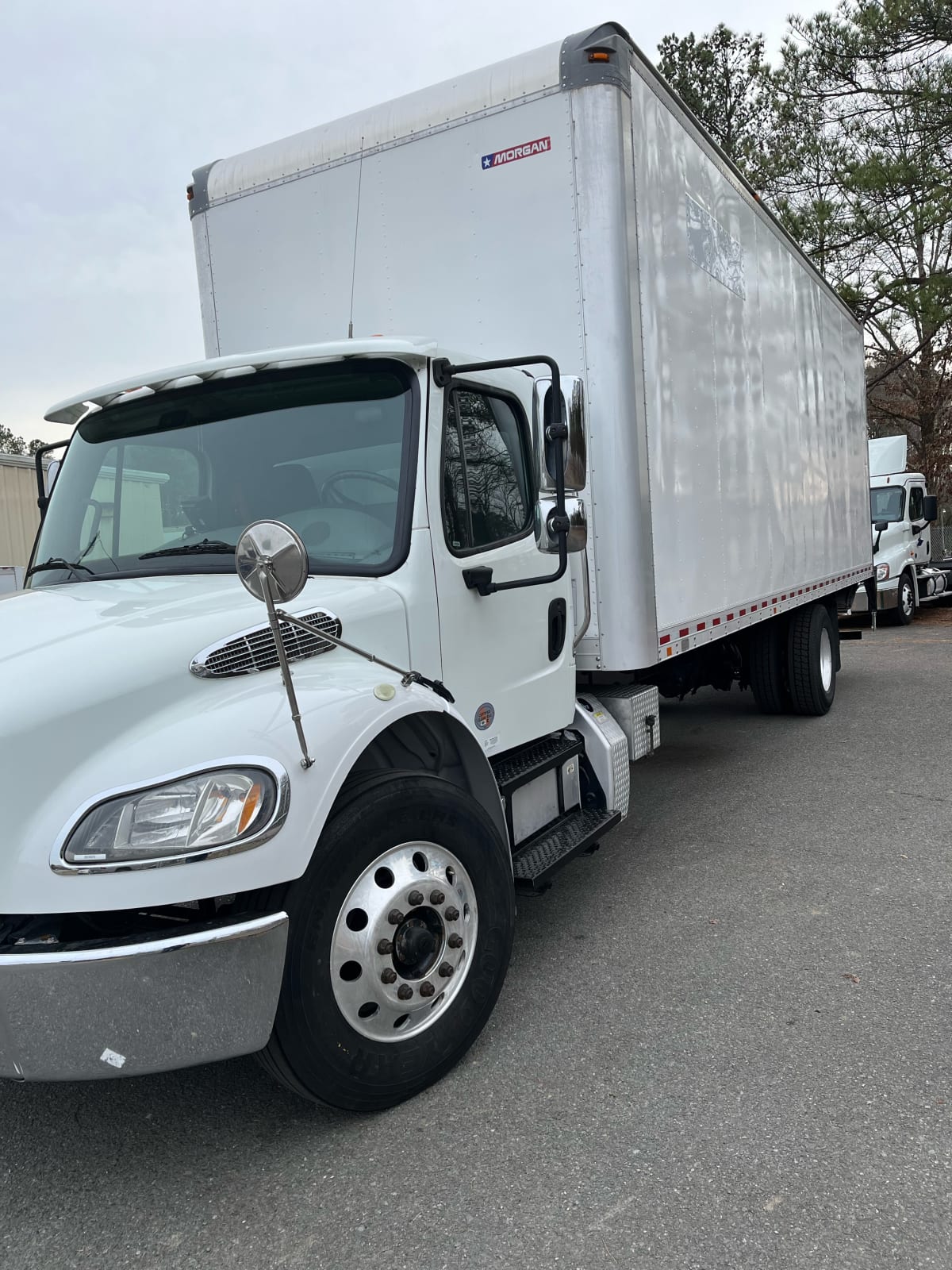 2019 Freightliner/Mercedes M2 106 803825