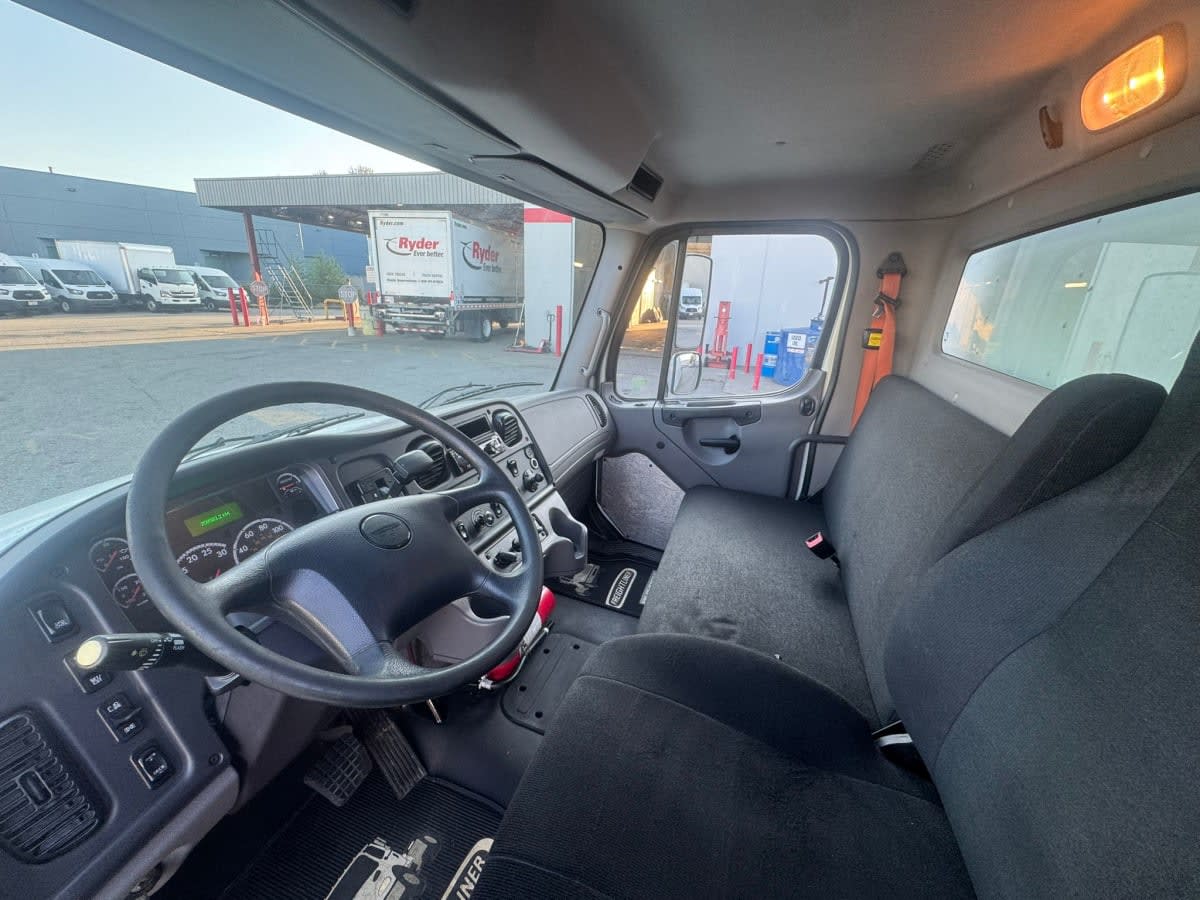 2019 Freightliner M2 106 803855