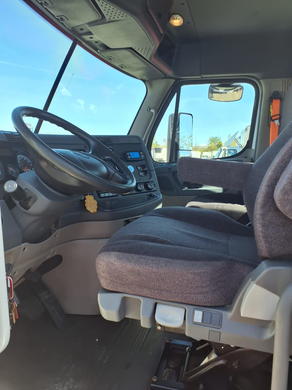 2018 Freightliner/Mercedes CASCADIA 125 803901