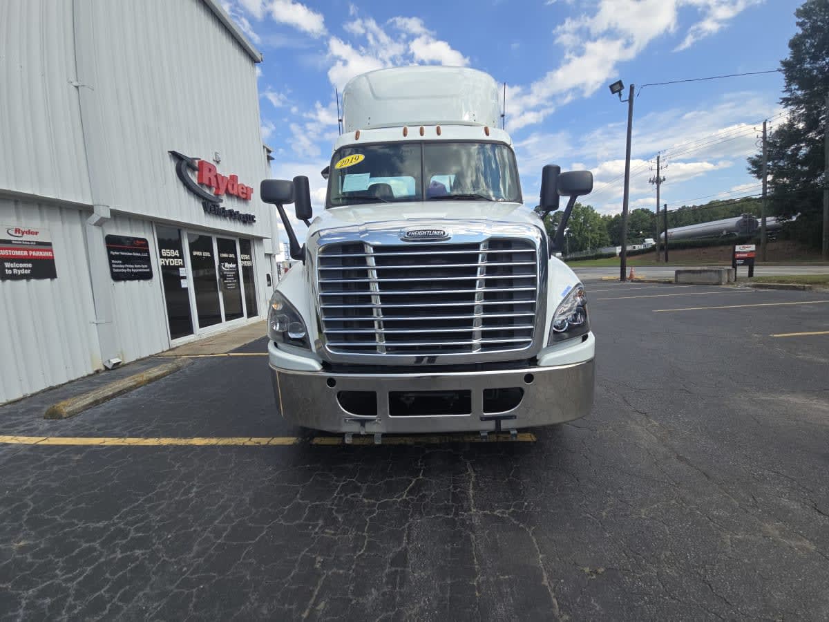 2019 Freightliner Cascadia in Doraville, GA — photo 2