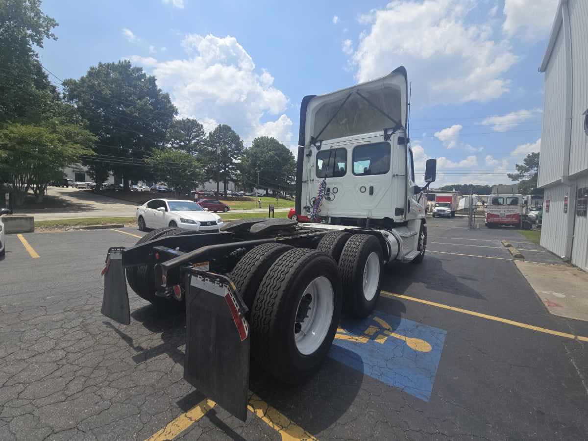 2019 Freightliner Cascadia in Doraville, GA — photo 4