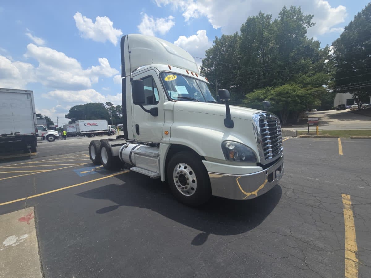 2019 Freightliner Cascadia in Doraville, GA — photo 3
