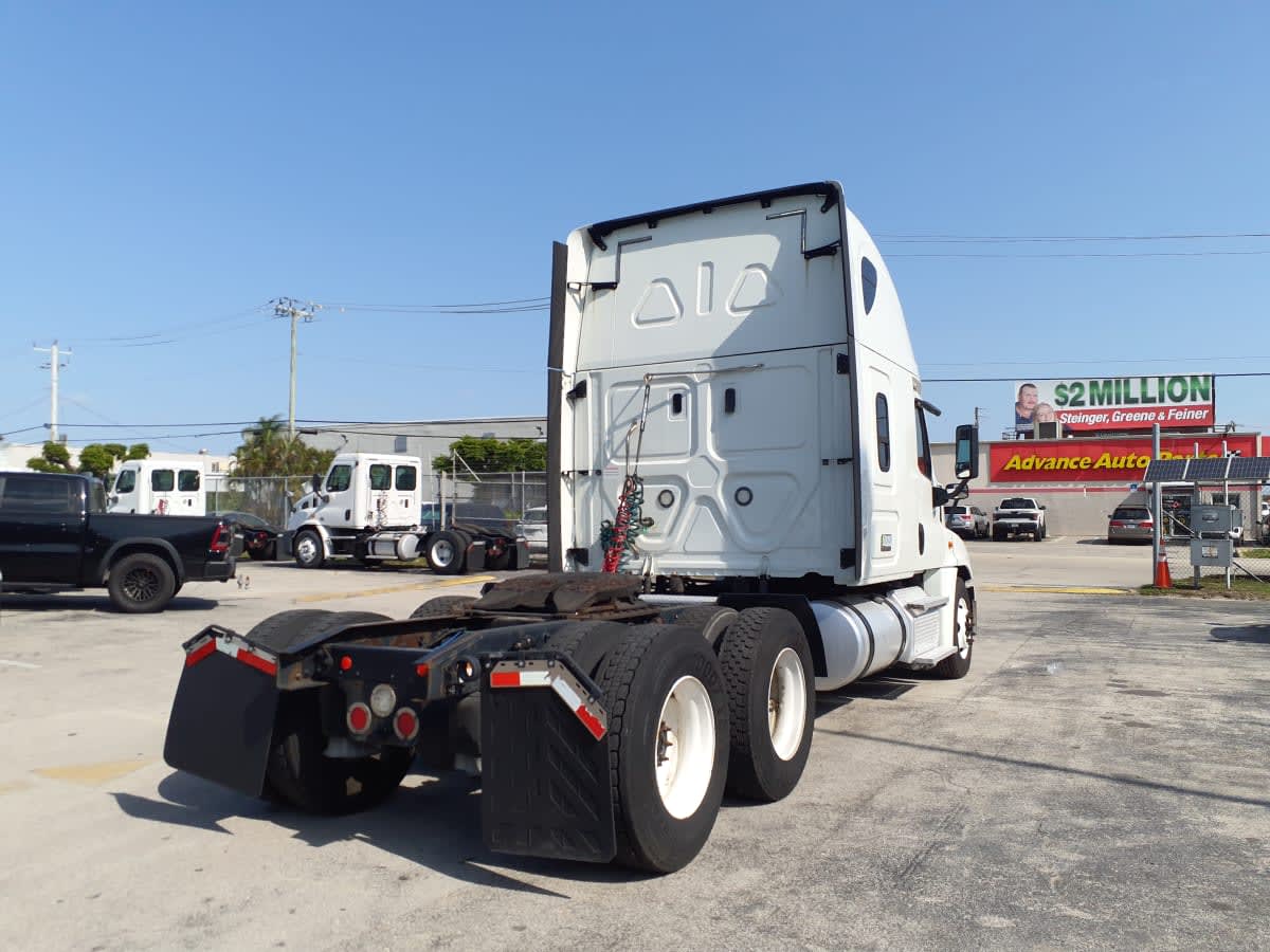 2019 Freightliner - image 4