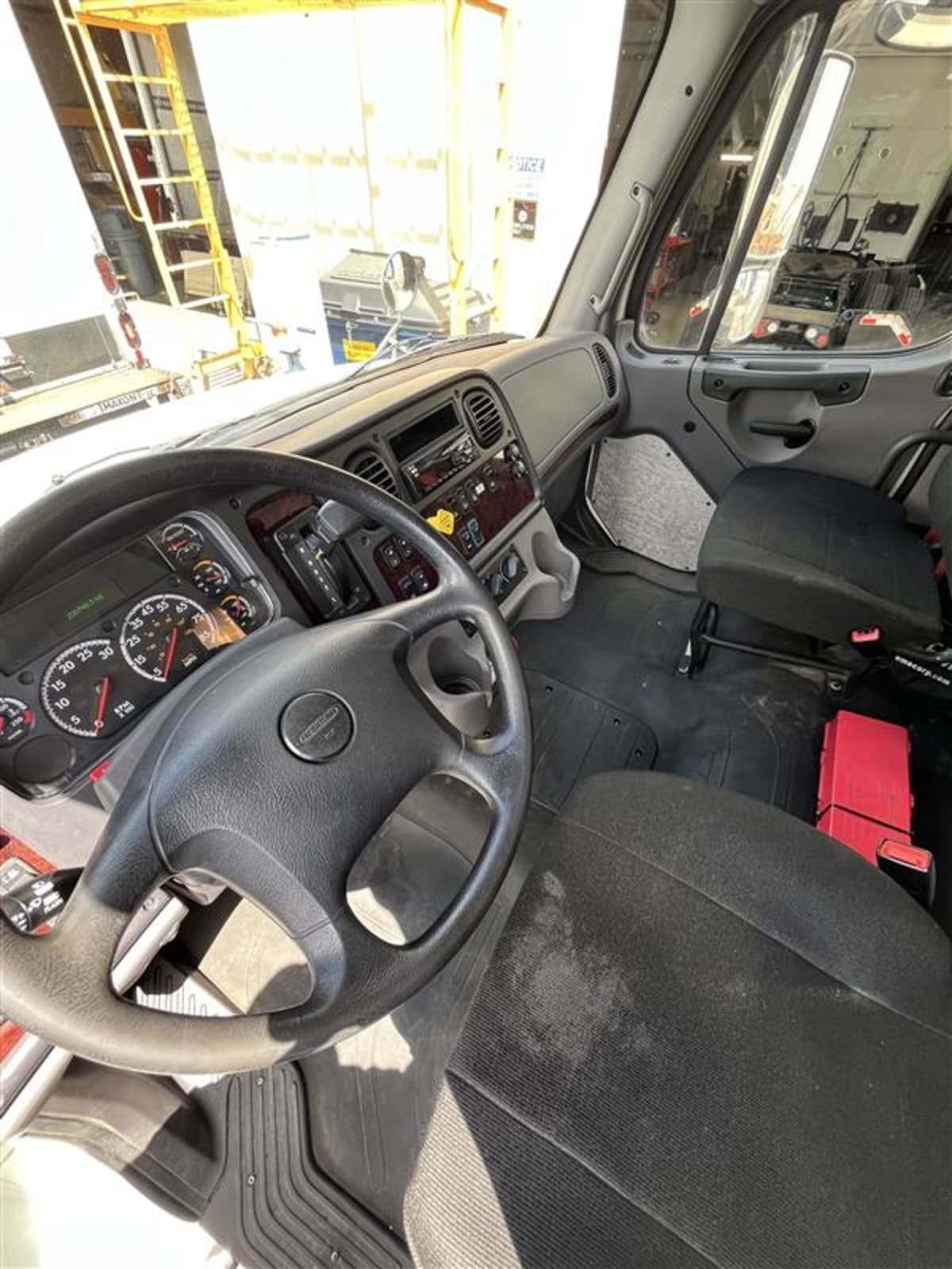 2019 Freightliner M2 106 804399