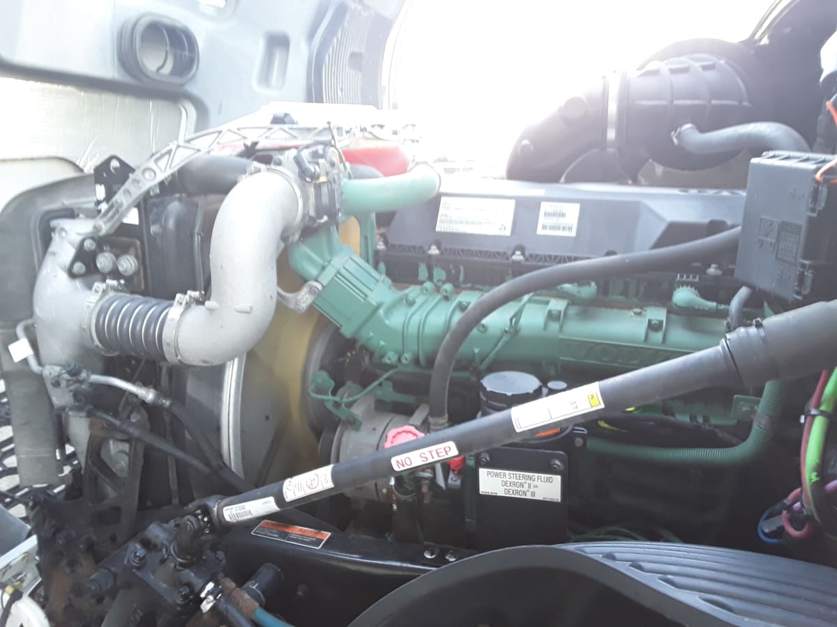 2019 Volvo VNL64T-300 804491