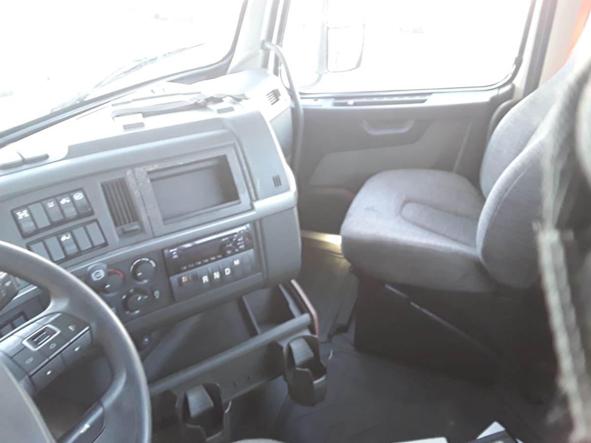 2019 Volvo VNL64T-300 804491