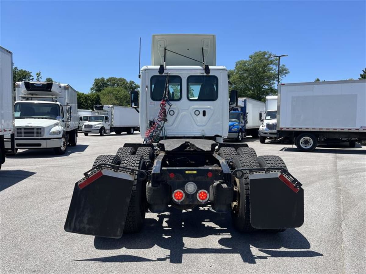 2019 Freightliner Cascadia in Beltsville, MD — photo 5