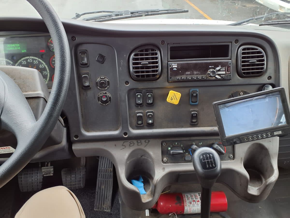 2019 Freightliner/Mercedes M2 106 805889