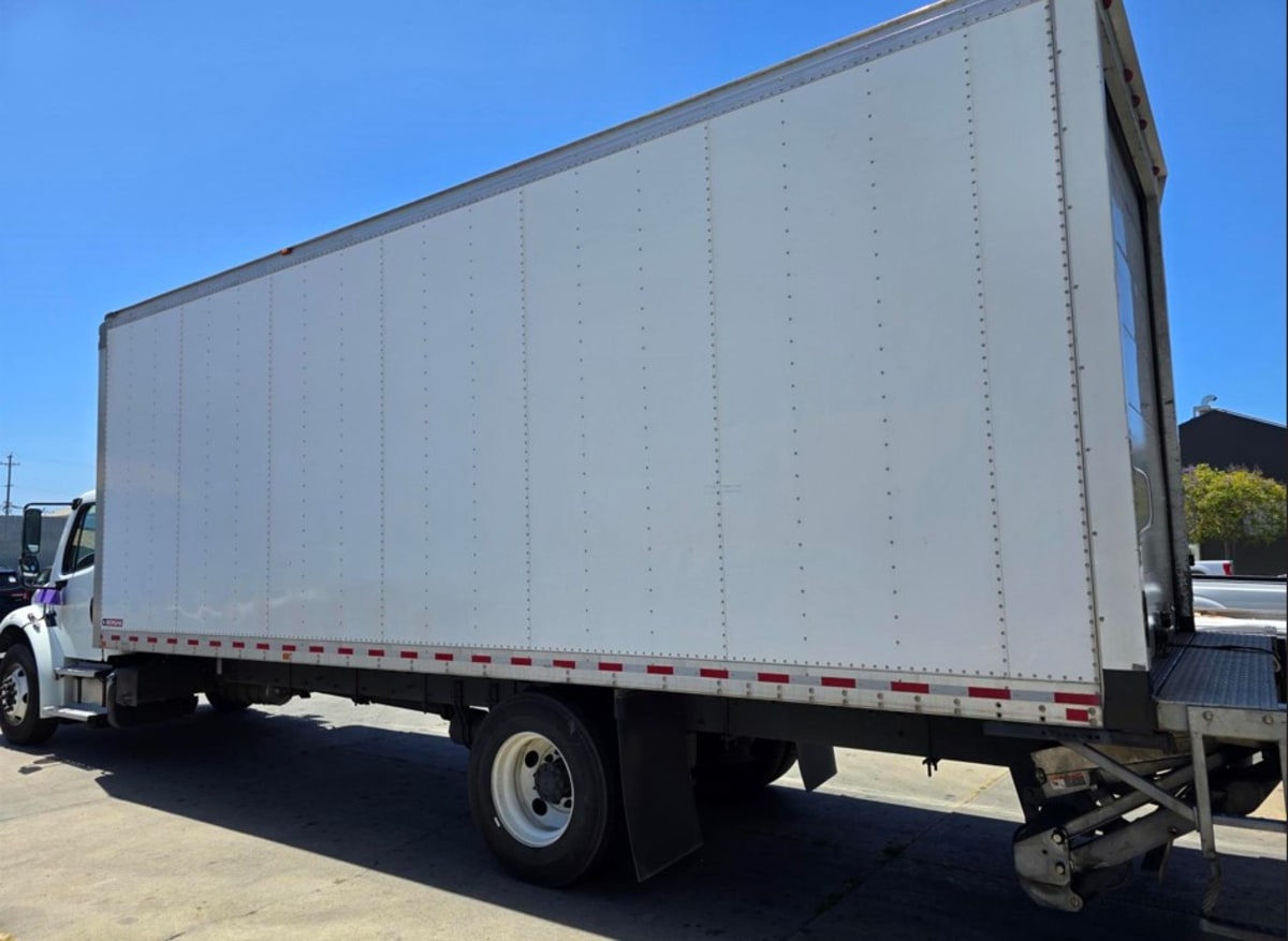 2019 Freightliner/Mercedes M2 106 805956