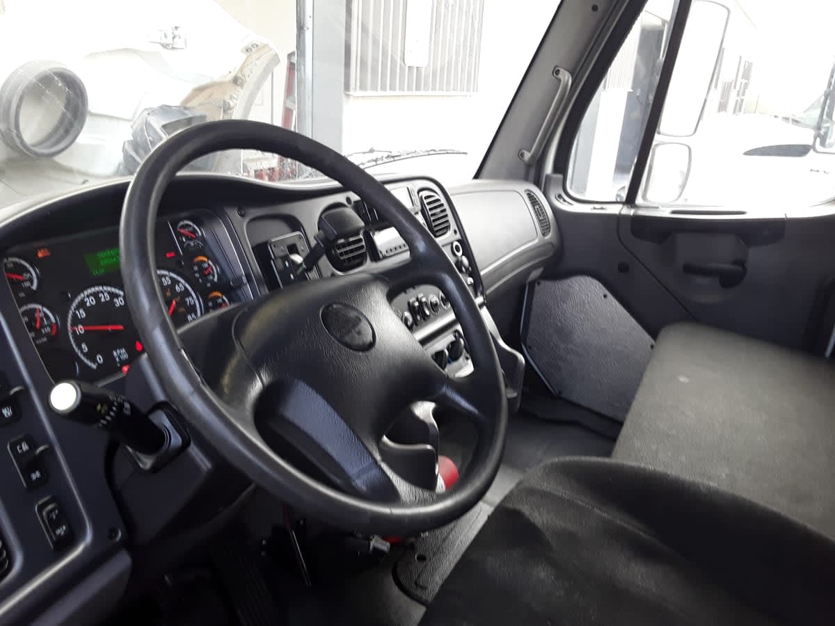 2019 Freightliner/Mercedes M2 106 806090