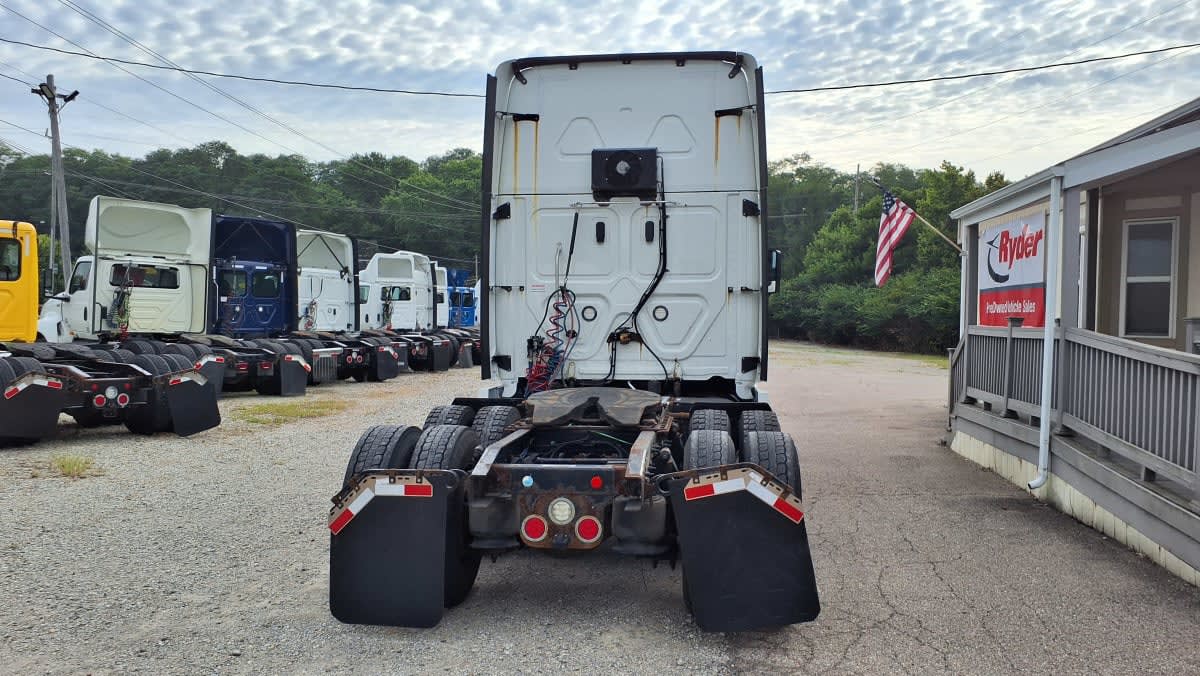 2019 Freightliner Cascadia in West Chester, OH — photo 5