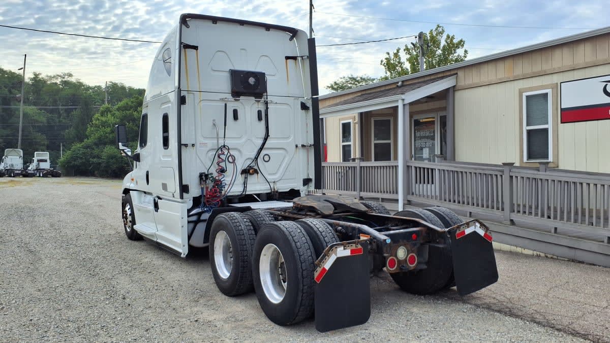 2019 Freightliner Cascadia in West Chester, OH — photo 6