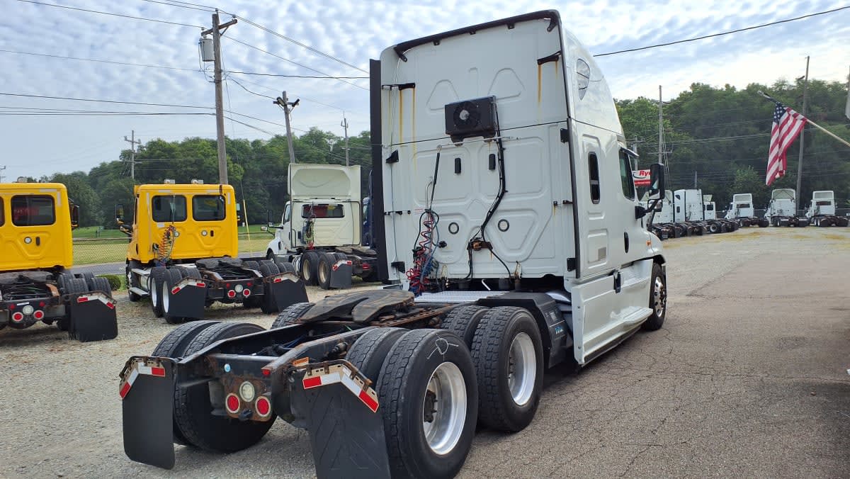 2019 Freightliner Cascadia in West Chester, OH — photo 4