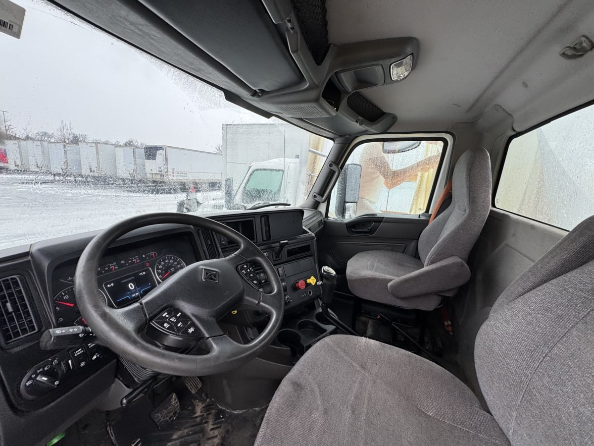 2019 International - image 2