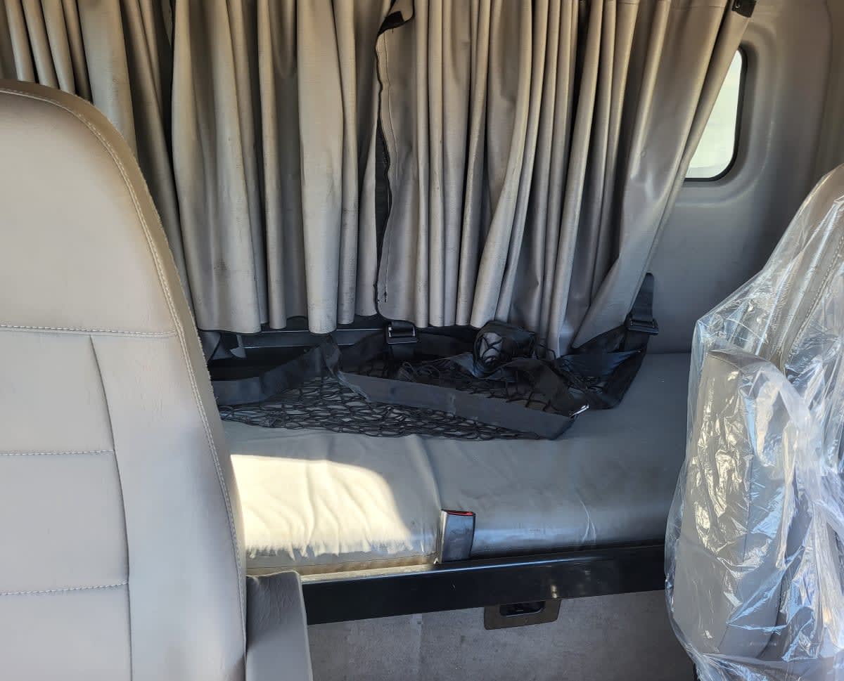 2019 Freightliner M2 106 807295