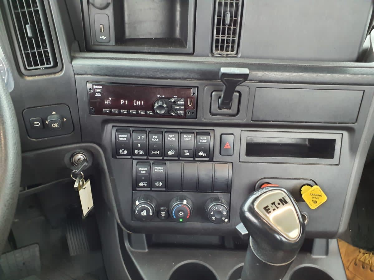 2019 Navistar International LT625 DAYCAB T/A 807297