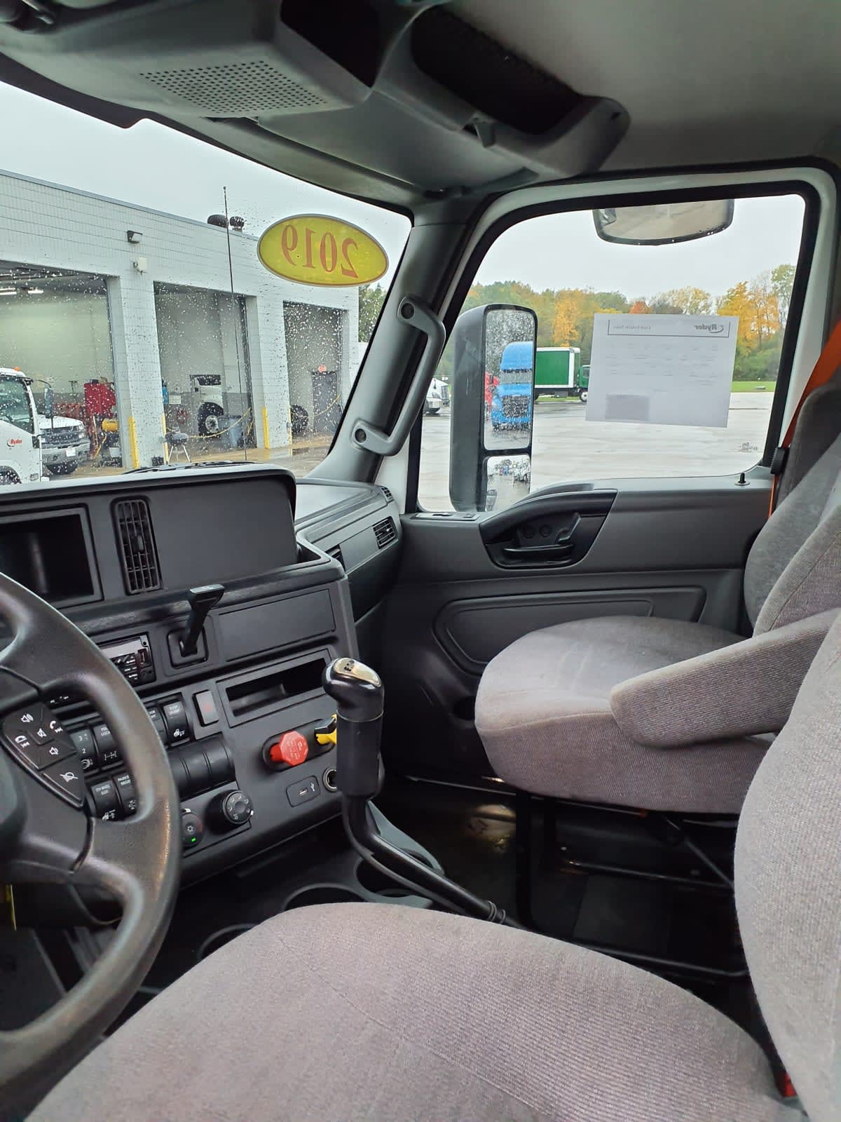 2019 Navistar International LT625 DAYCAB T/A 807297