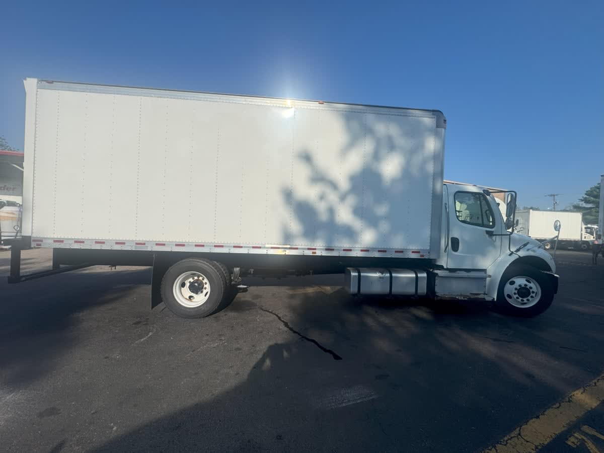 2019 Freightliner M2 106 807328