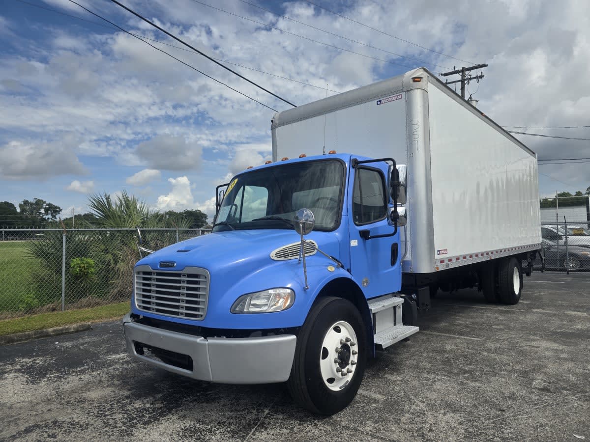 2019 Freightliner M2 106 in Tampa, FL — photo 3