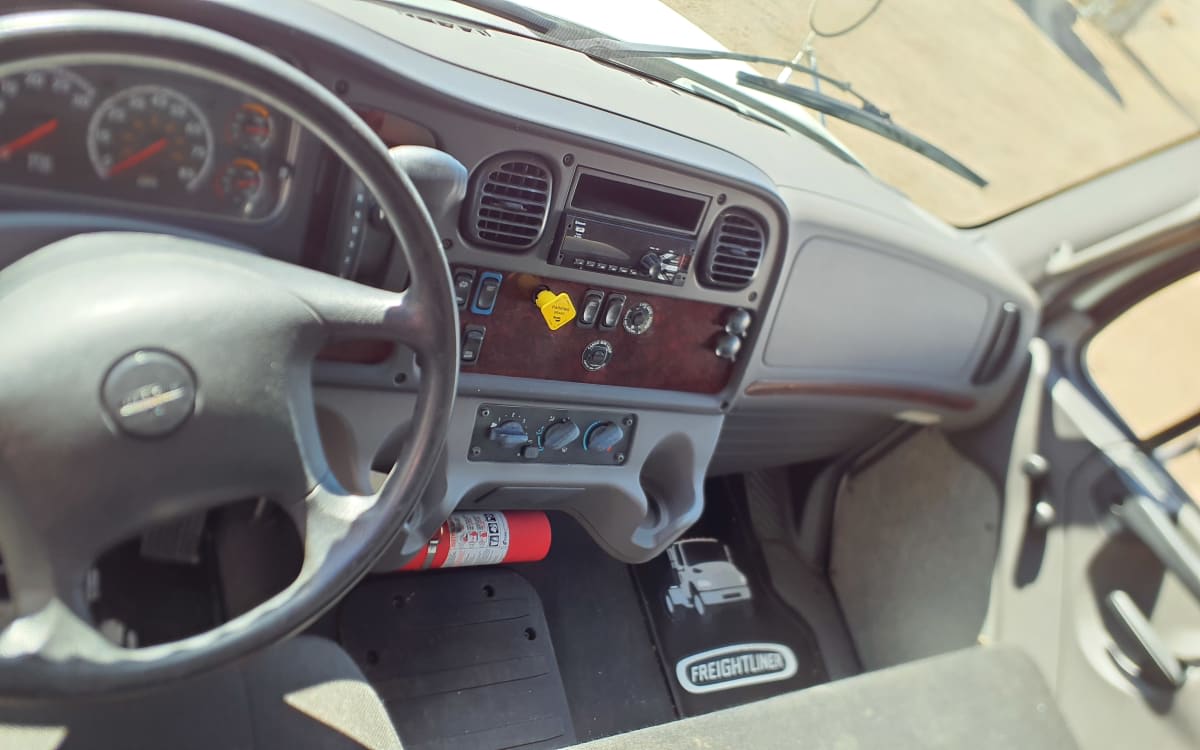 2019 Freightliner M2 106 - image 7