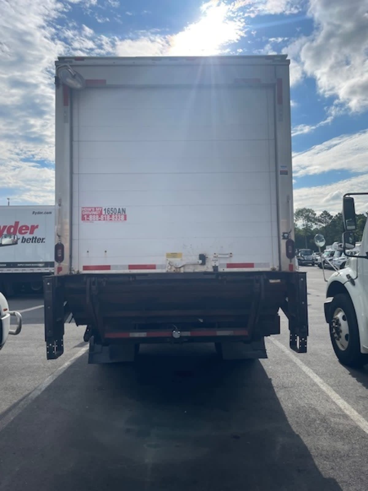 2019 Freightliner M2 106 807400