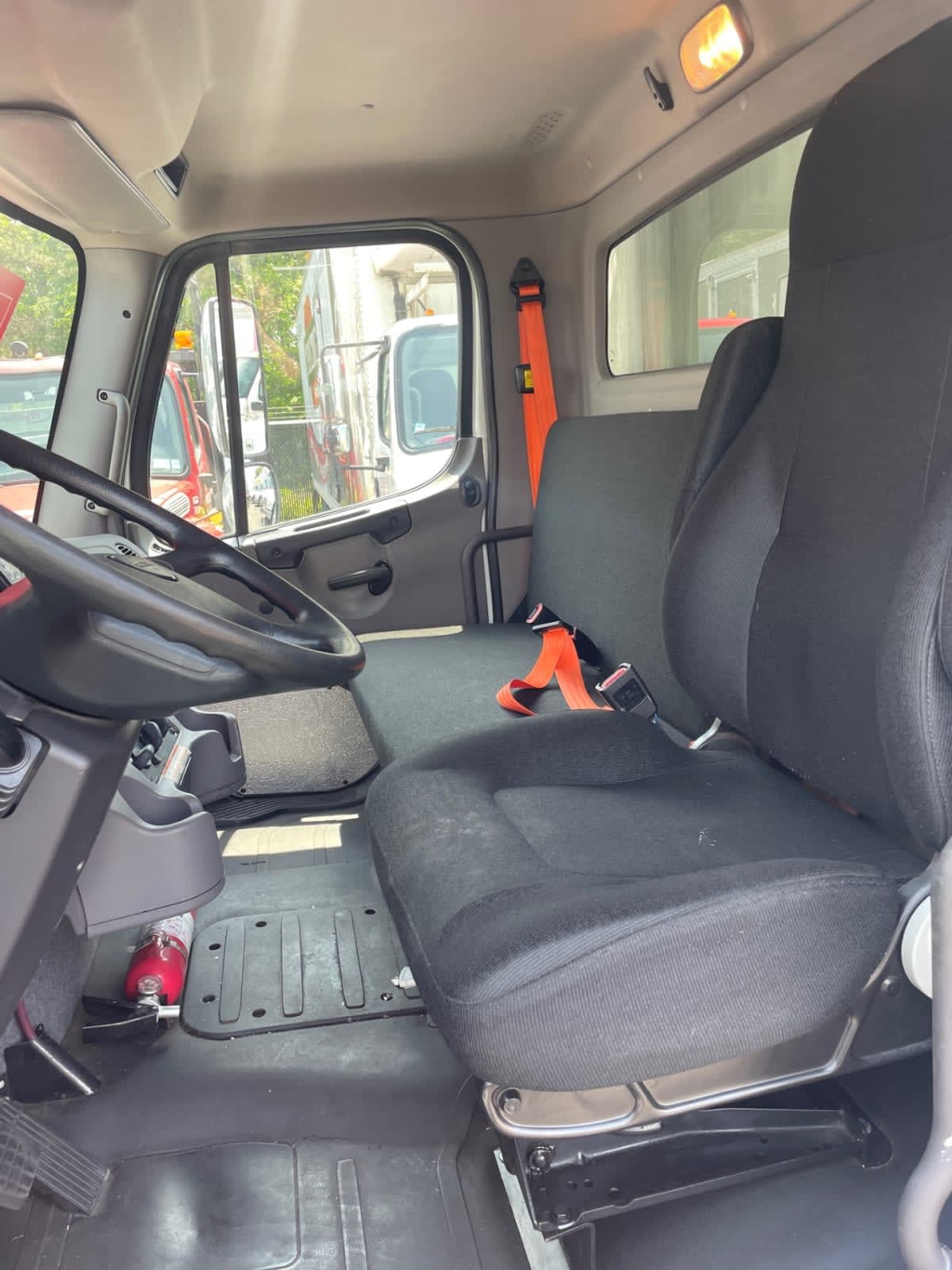 2019 Freightliner M2 106 807401