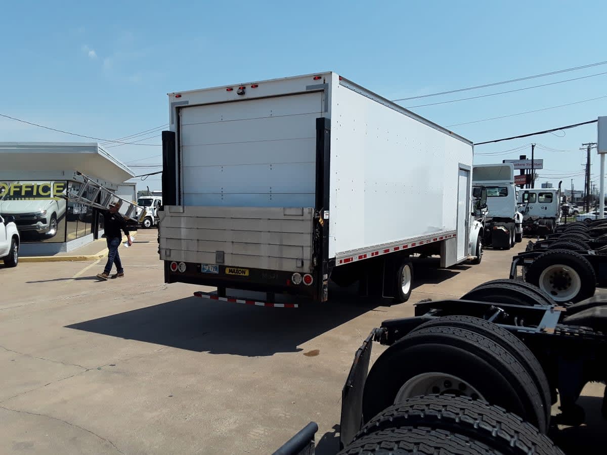 2019 Freightliner M2 106 807629