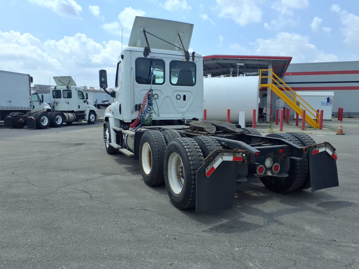 2018 Freightliner Cascadia in Taylor, MI — photo 6