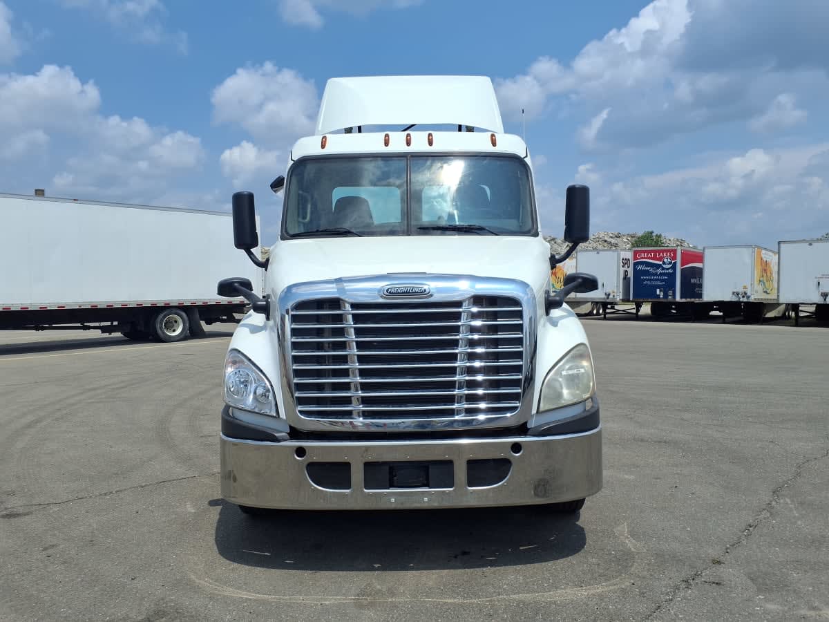 2018 Freightliner Cascadia in Taylor, MI — photo 2