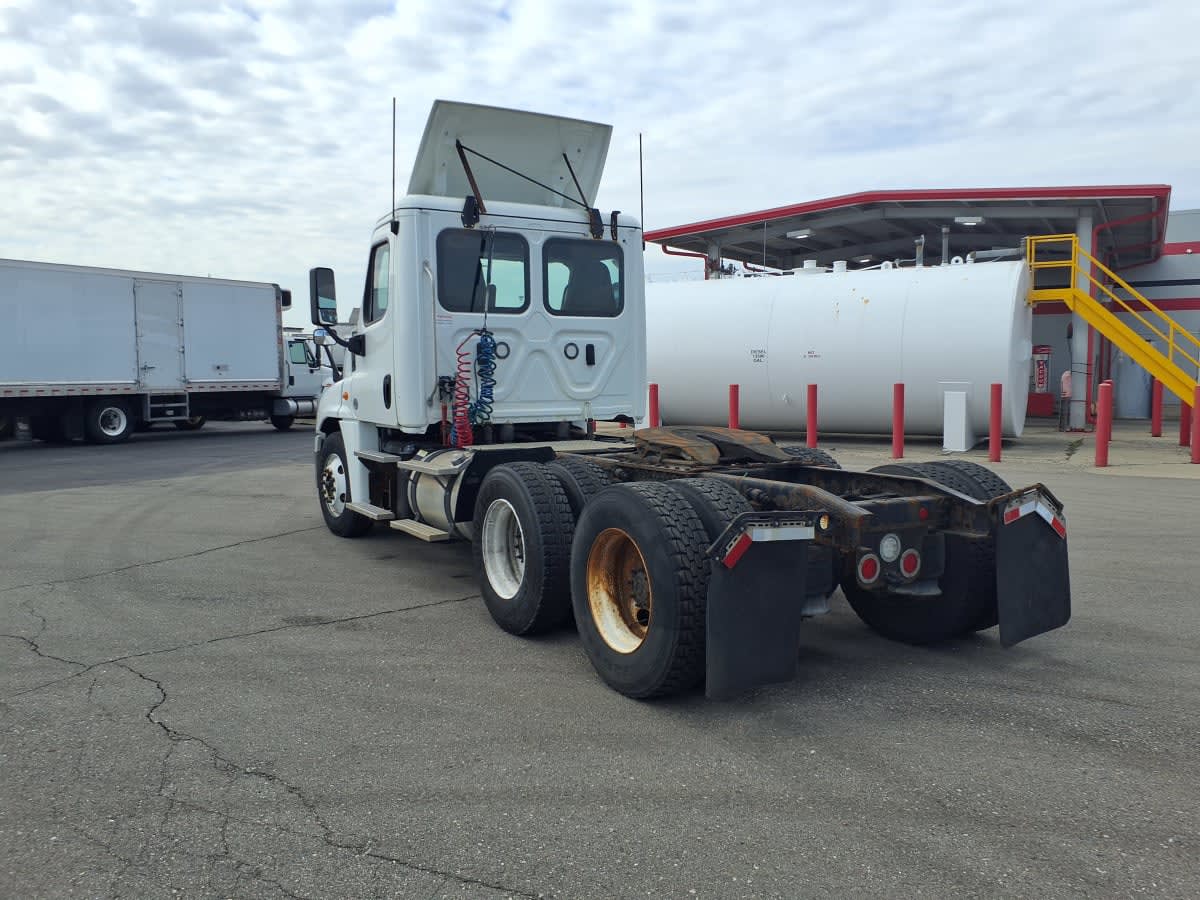 2018 Freightliner Cascadia in Taylor, MI — photo 6