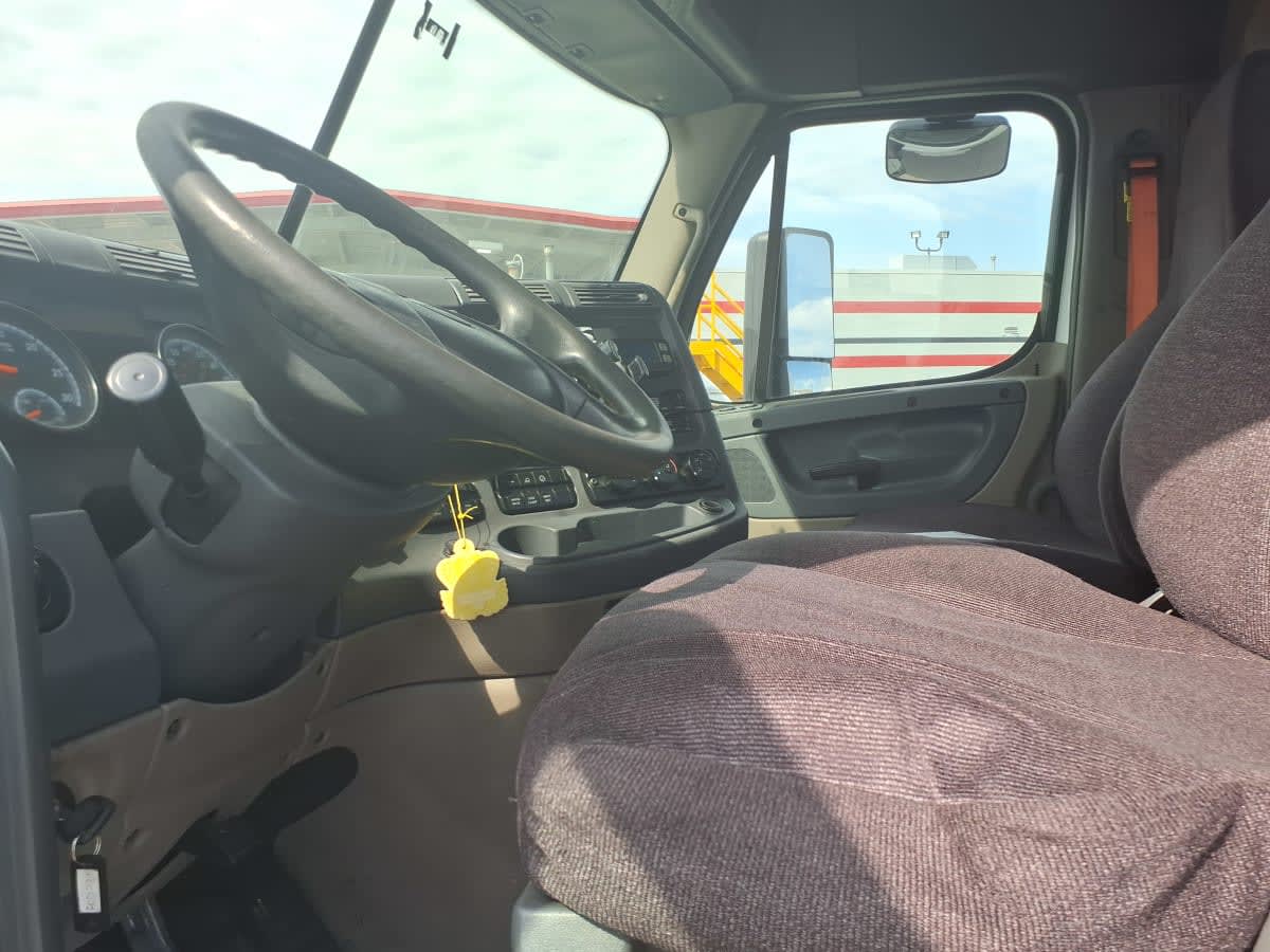 2018 Freightliner Cascadia in Taylor, MI — photo 7