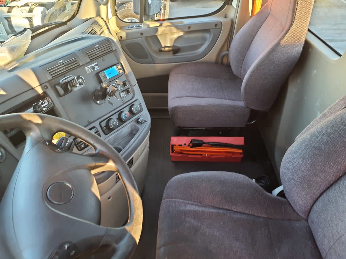 2019 Freightliner - image 7