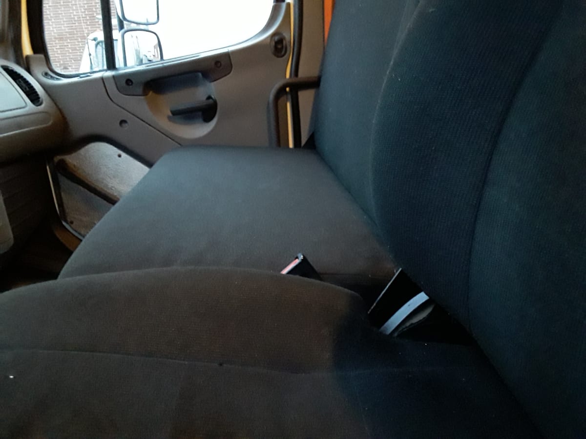 2019 Freightliner/Mercedes M2 106 807905