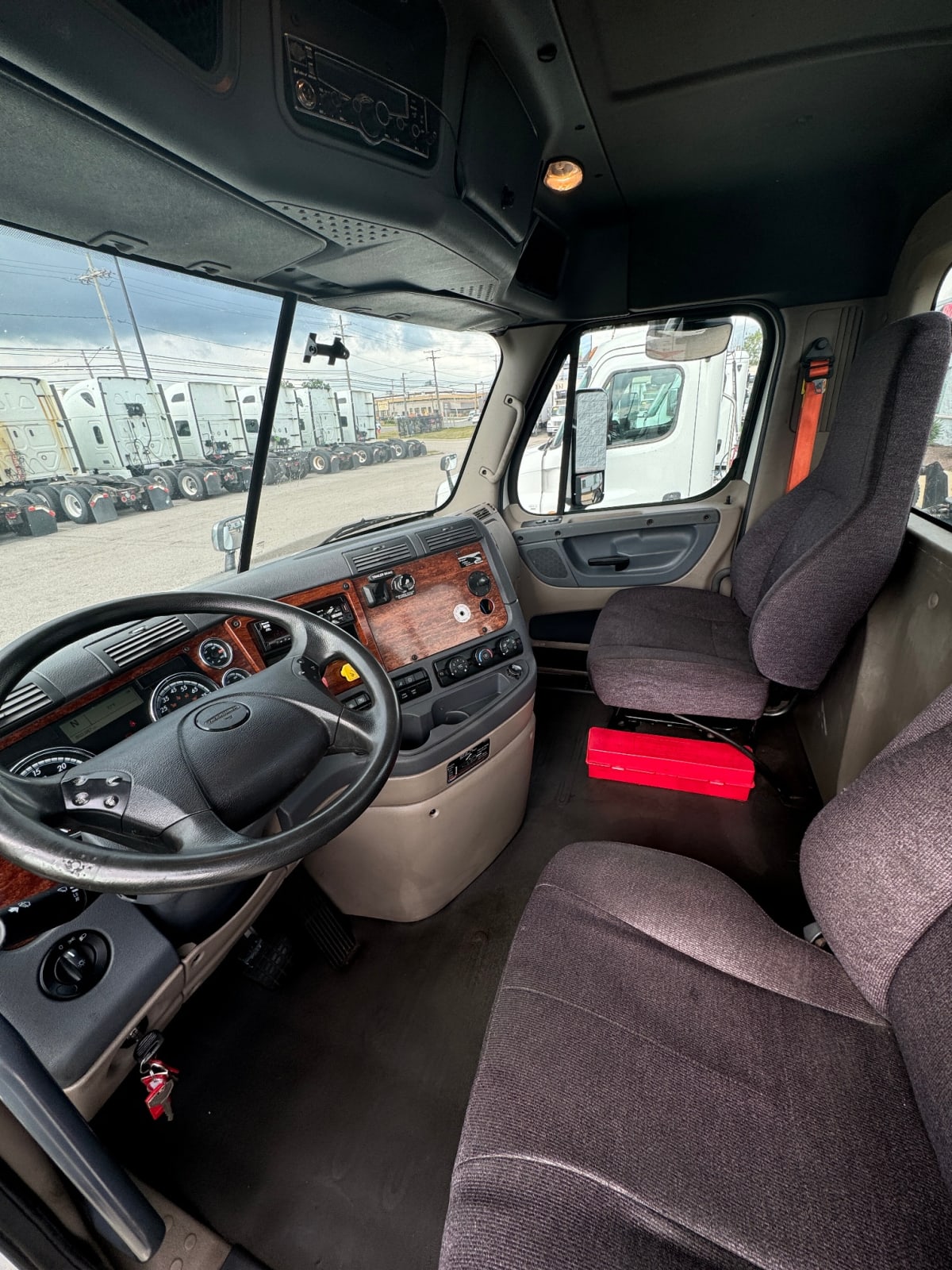 2019 Freightliner/Mercedes CASCADIA 125 807951
