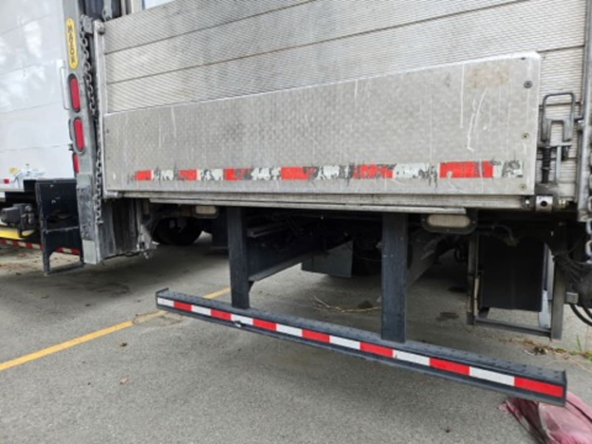2019 Freightliner M2 106 807956