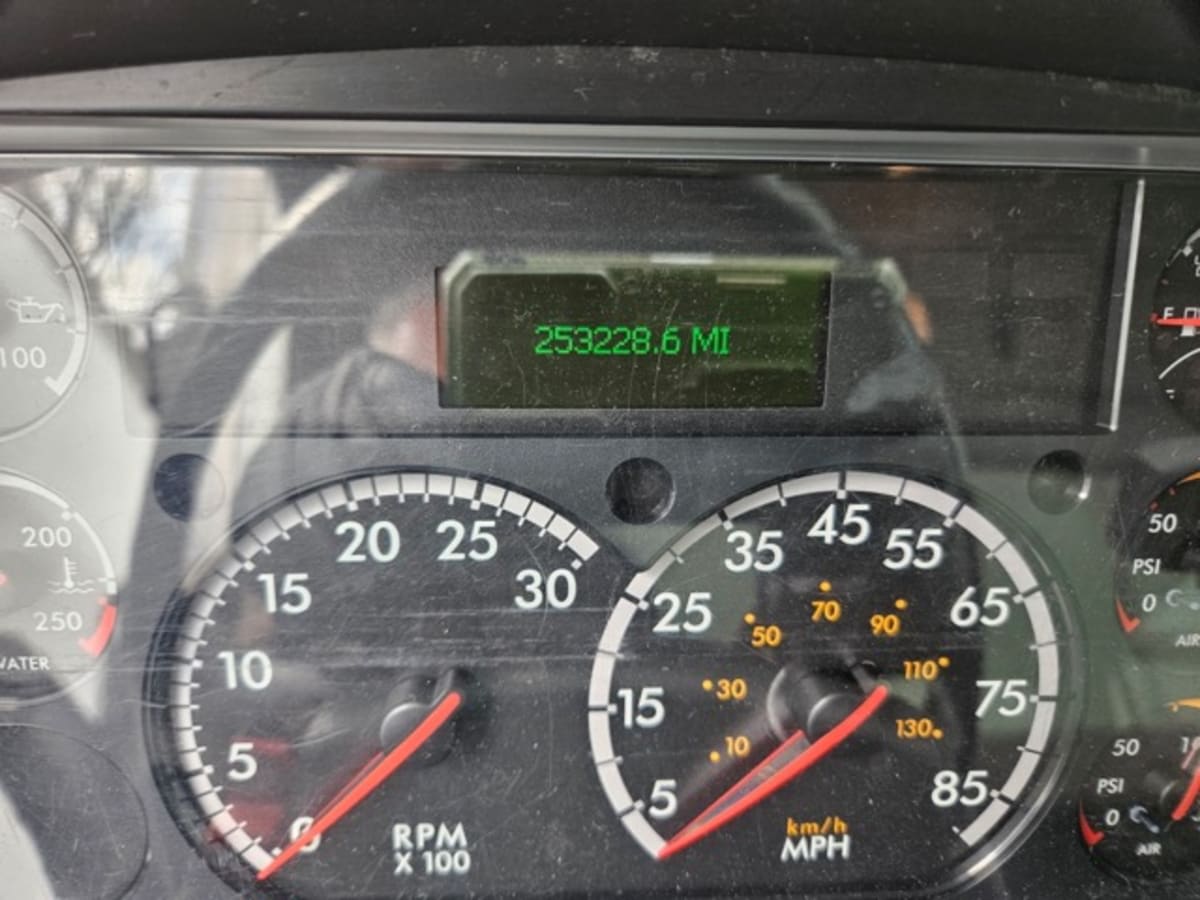 2019 Freightliner M2 106 807956