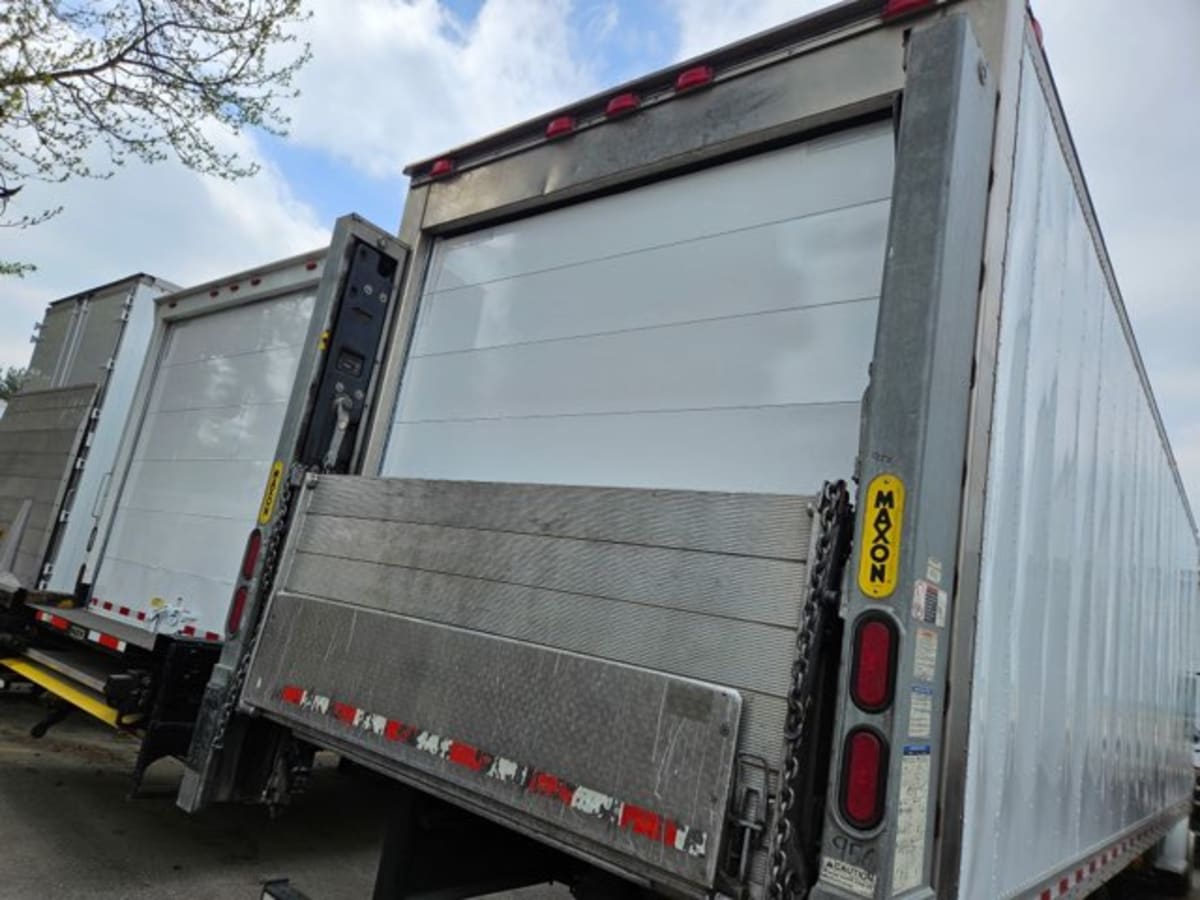 2019 Freightliner M2 106 807956