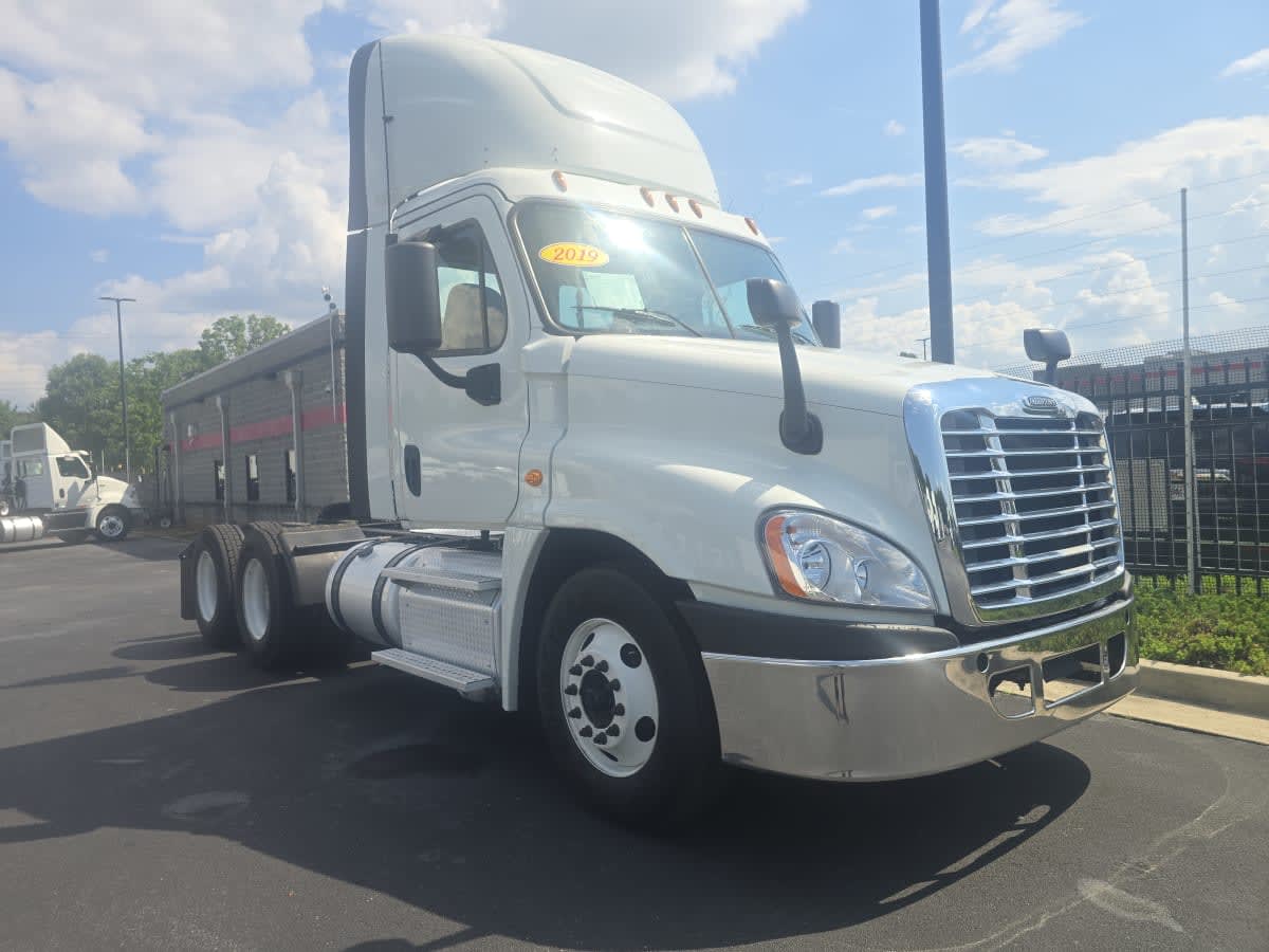 2019 Freightliner Cascadia in Atlanta, GA — photo 3