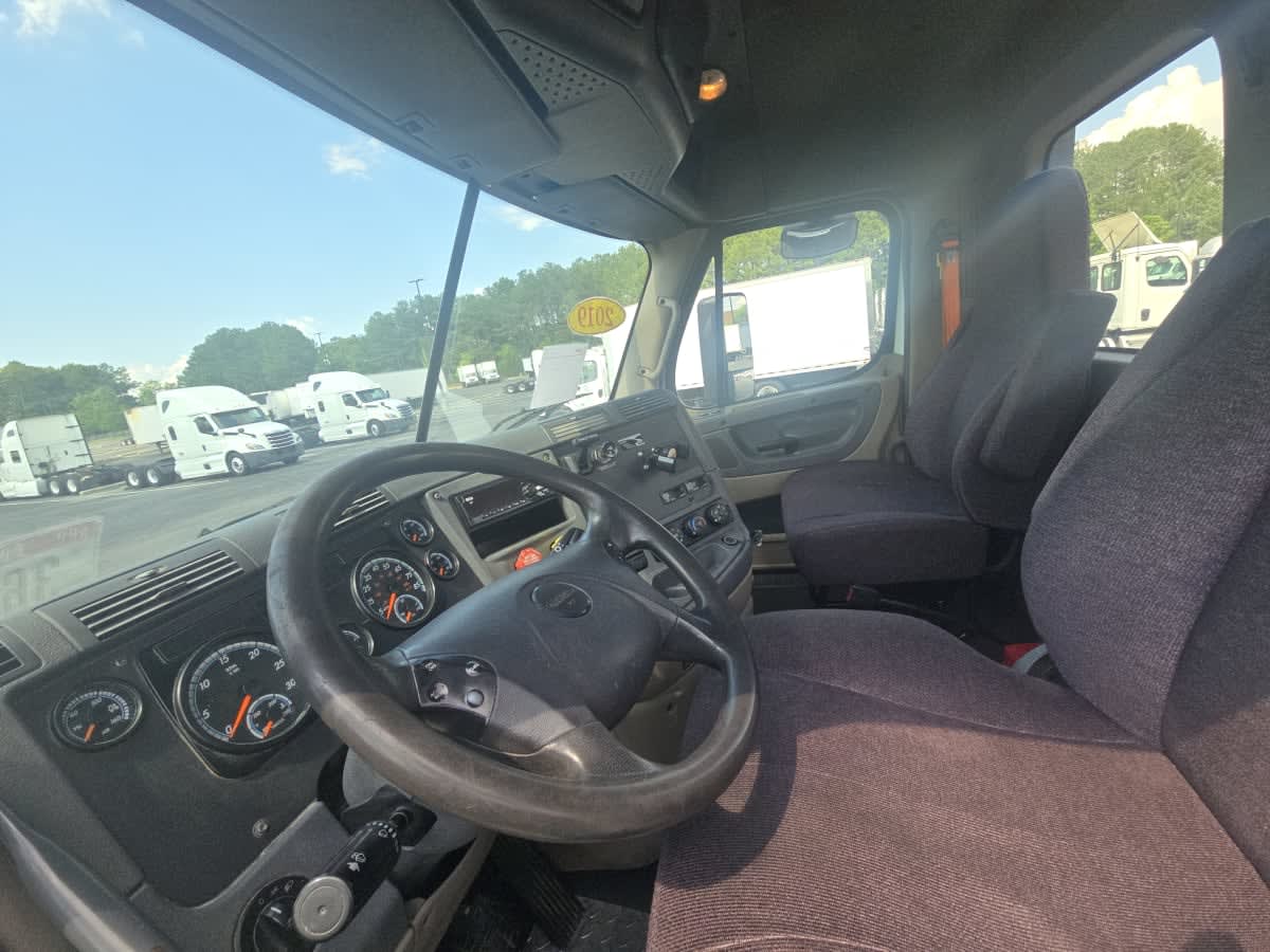 2019 Freightliner Cascadia in Atlanta, GA — photo 7