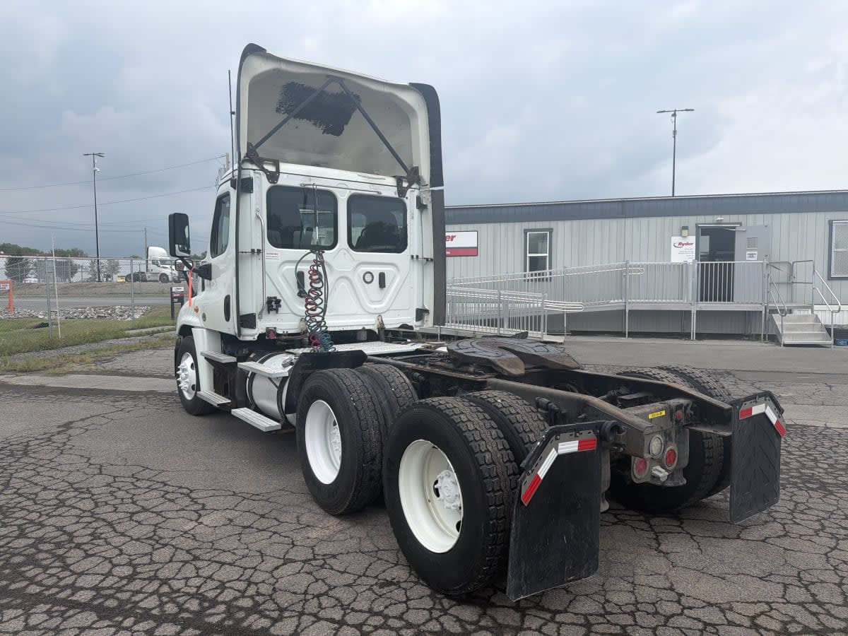 2019 Freightliner Cascadia in Syracuse, NY — photo 6